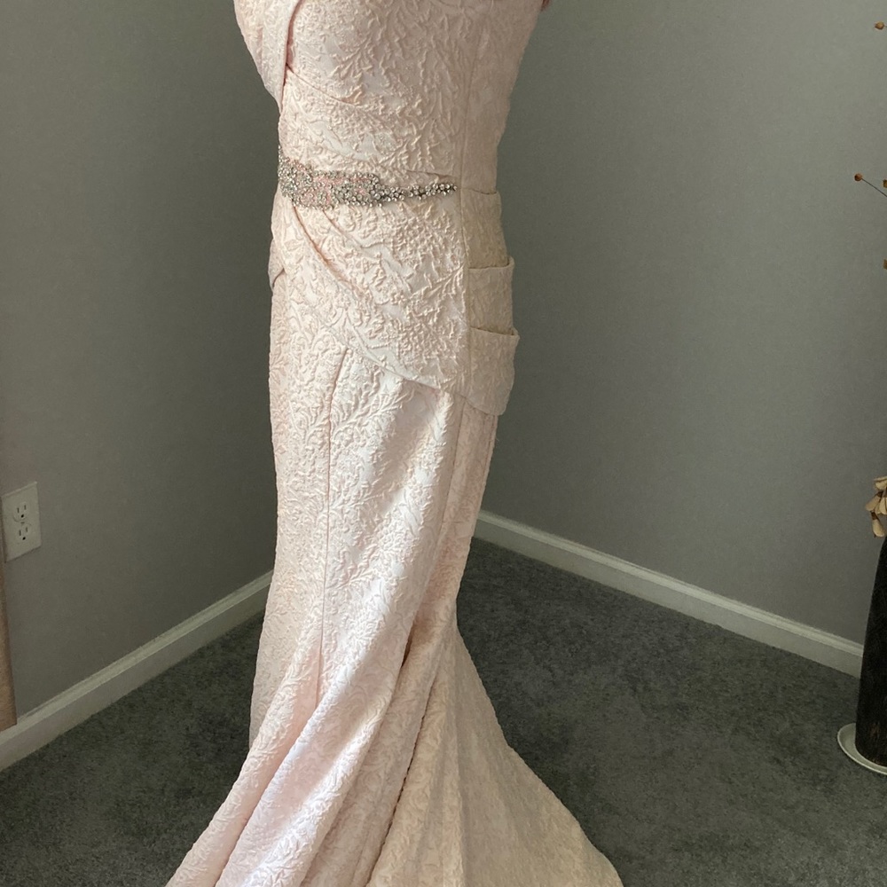 Dress - Picture 2 of 8